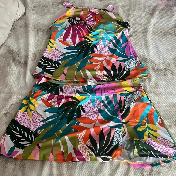 Bleu Rod Beattie Wild At Heart Key Hole High Neck Tankini Top and Skirted Bottom - Picture 6 of 11